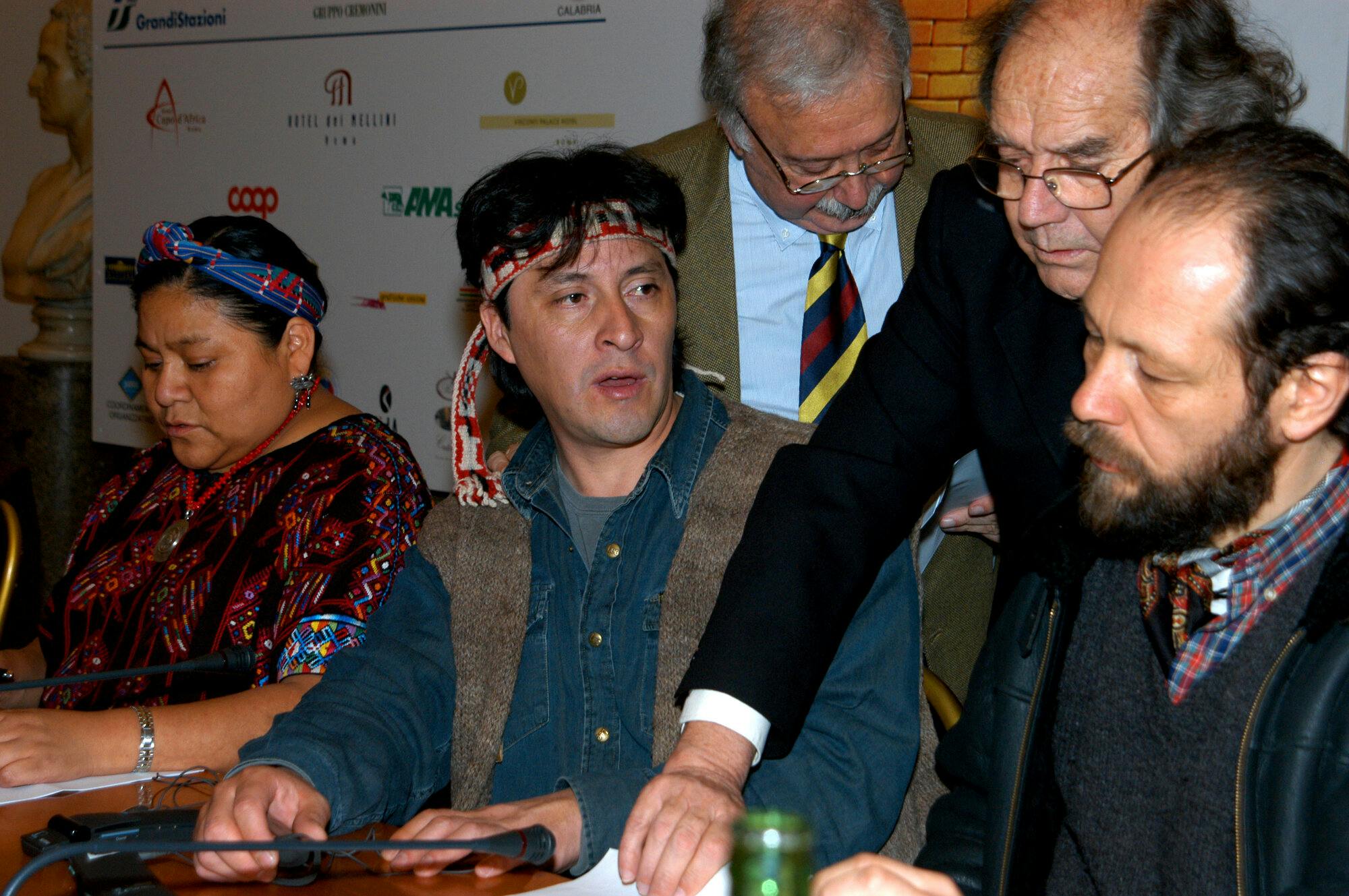Minà con Rigoberta Menchú Tum e Adolfo Pérez Esquivel al Summit per la Pace a Roma